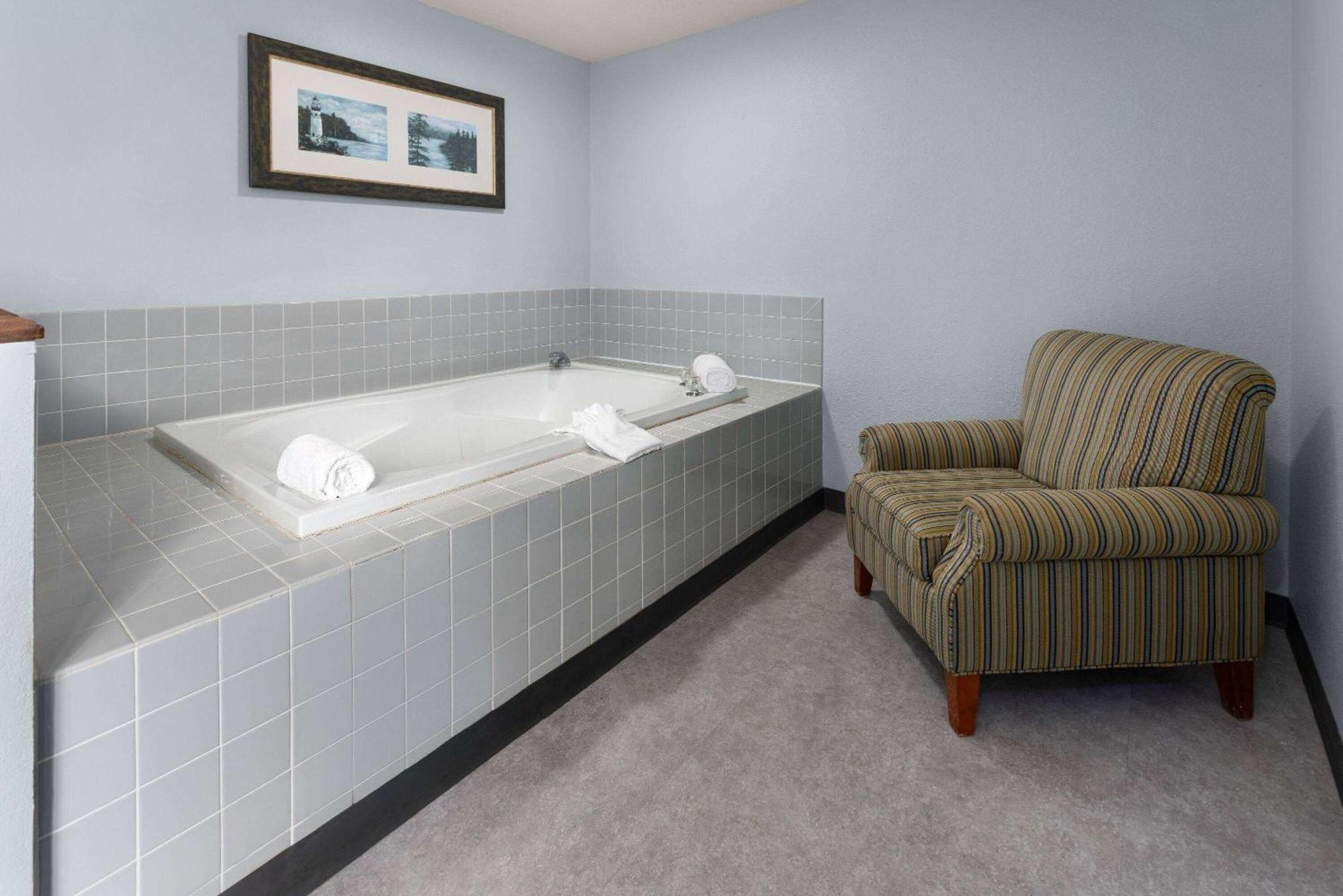 Days Inn By Wyndham Iron Mountain Exterior foto